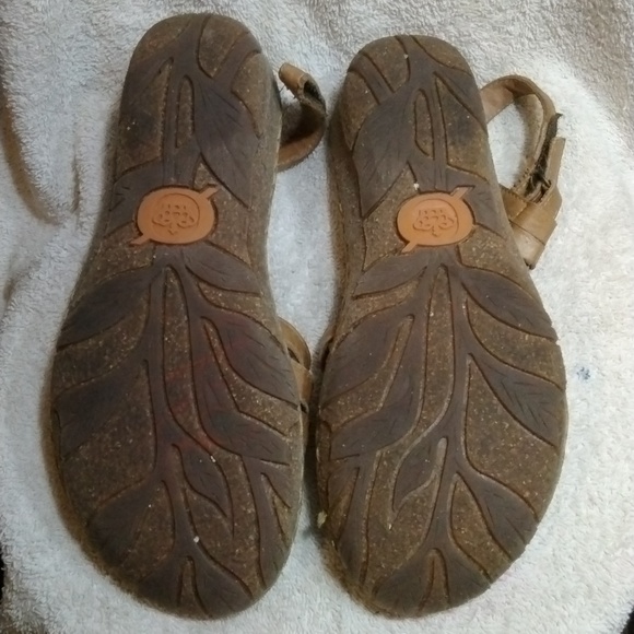 Sandles - Picture 2 of 3